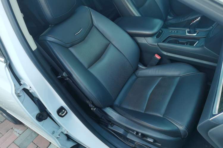 Used Cadillac XT5 2018 28T Four-Wheel Drive Luxury Model Right Front Seat