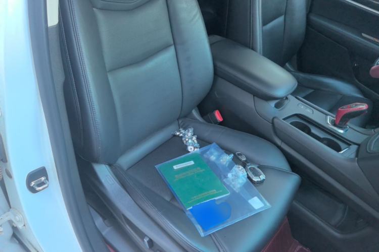 Used Cadillac XT5 2018 25T Luxury Model Right Front Seat