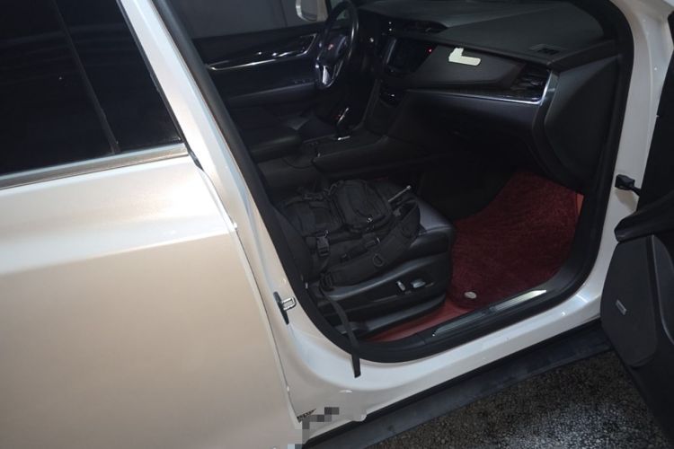 Used Cadillac XT5 2018 28E Four-Wheel Drive Tech Version Right Front Seat