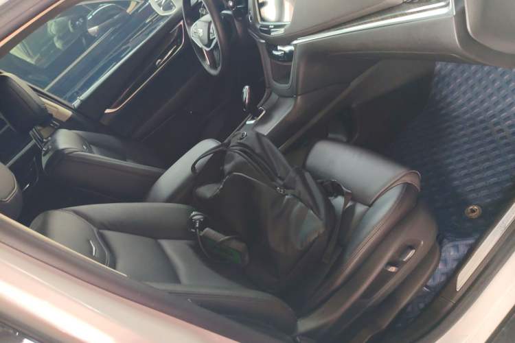 Used Cadillac XT5 2018 25T Luxury Model Right Front Seat