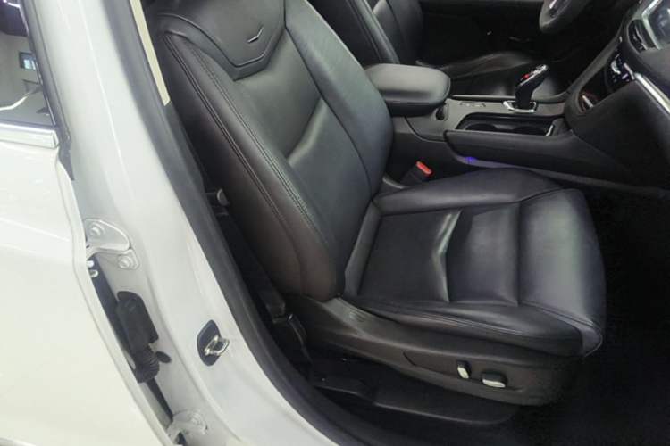 Used Cadillac XT5 2018 25T Luxury Model Right Front Seat