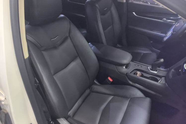 Used Cadillac XT5 2018 25T Luxury Model Right Front Seat