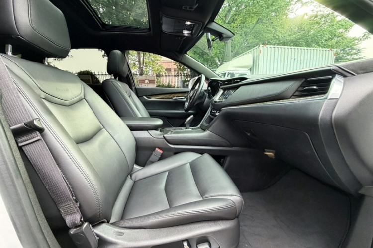 Used Cadillac XT5 2018 25T Tech Model Right Front Seat