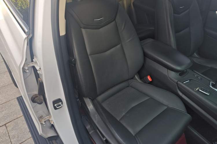 Used Cadillac XT5 2018 25T Luxury Model Right Front Seat