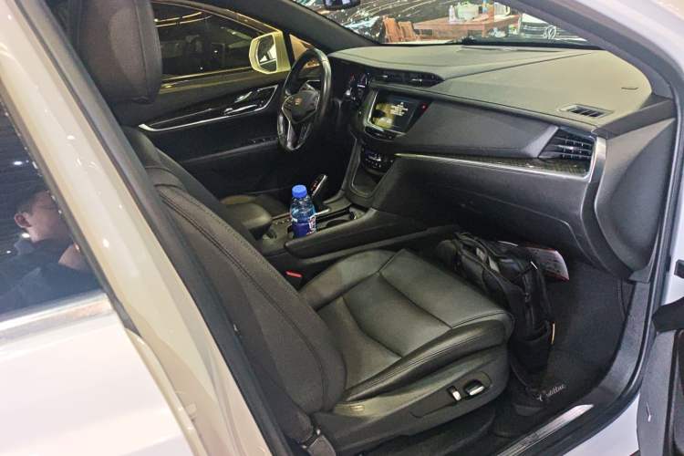 Used Cadillac XT5 2018 28E Four-Wheel Drive Tech Version Right Front Seat