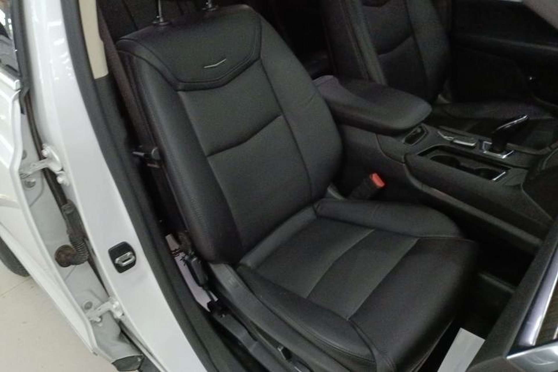 Used Cadillac XT5 2018 25T Luxury Model Right Front Seat