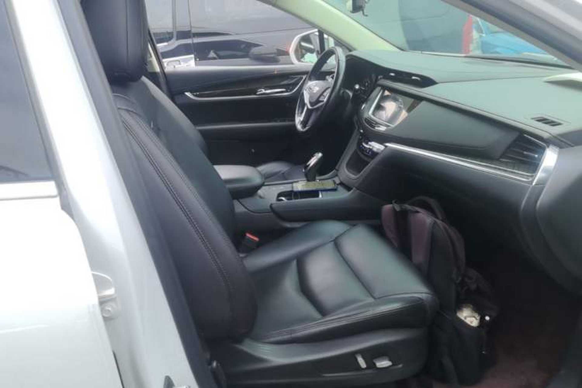 Used Cadillac XT5 2018 25T Luxury Model Right Front Seat