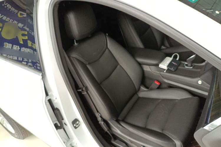 Used Cadillac XT5 2018 25T Tech Model Right Front Seat