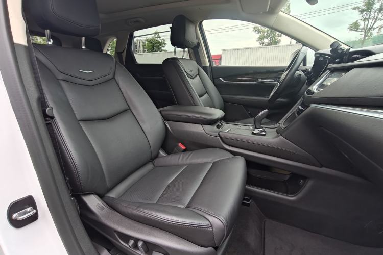 Used Cadillac XT5 2018 28T Four-Wheel Drive Luxury Model Right Front Seat