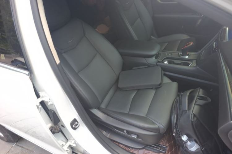 Used Cadillac XT5 2018 25T Luxury Model Right Front Seat