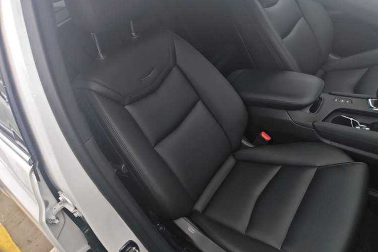 Used Cadillac XT5 2018 28E Four-Wheel Drive Tech Version Right Front Seat
