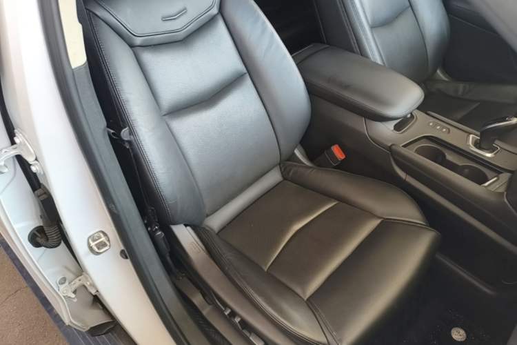 Used Cadillac XT5 2018 28T Four-Wheel Drive Luxury Model Right Front Seat
