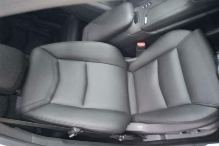 Used Cadillac XT5 2018 28E Four-Wheel Drive Tech Version Right Front Seat