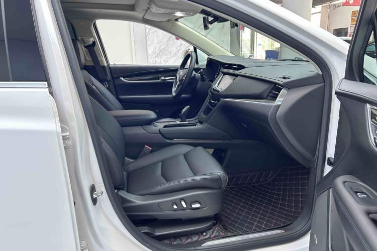 Used Cadillac XT5 2018 28T Four-Wheel Drive Luxury Model Right Front Seat
