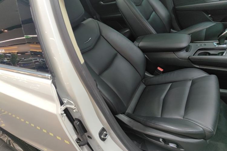 Used Cadillac XT5 2018 25T Luxury Model Right Front Seat