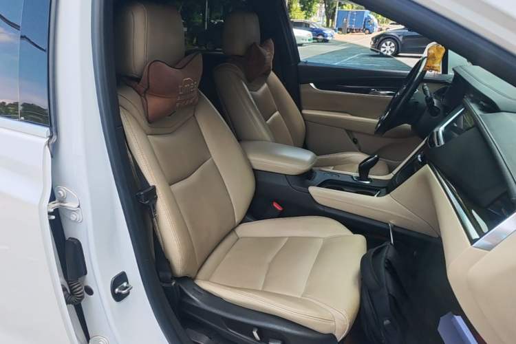 Used Cadillac XT5 2018 25T Luxury Model Right Front Seat