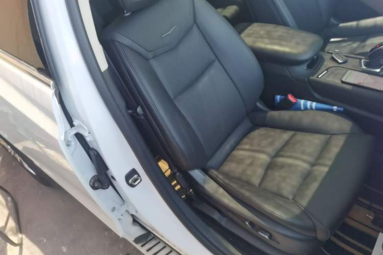 Used Cadillac XT5 2018 25T Luxury Model Right Front Seat