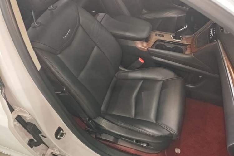 Used Cadillac XT5 2018 25T Luxury Model Right Front Seat