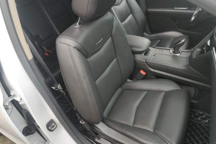 Used Cadillac XT5 2018 25T Luxury Model Right Front Seat