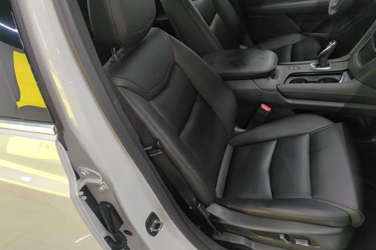 Used Cadillac XT5 2018 28E Four-Wheel Drive Tech Version Right Front Seat