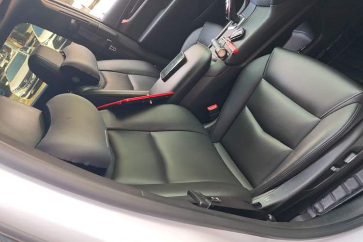 Used Cadillac XT5 2018 25T Tech Model Right Front Seat