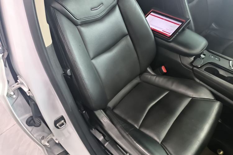 Used Cadillac XT5 2018 25T Luxury Model Right Front Seat
