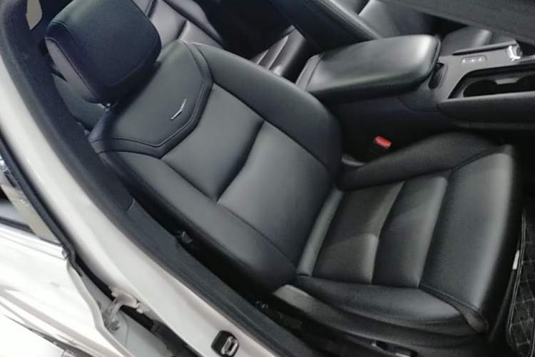 Used Cadillac XT5 2018 28E Four-Wheel Drive Tech Version Right Front Seat