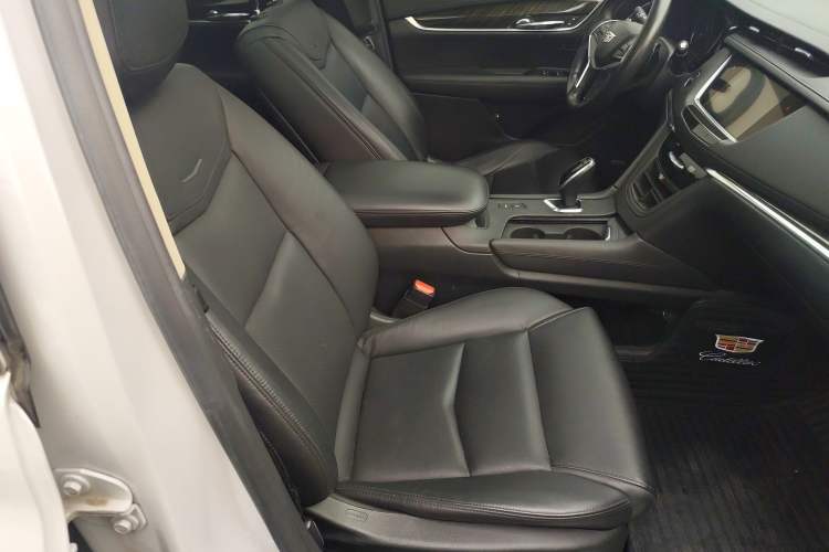 Used Cadillac XT5 2018 25T Luxury Model Right Front Seat