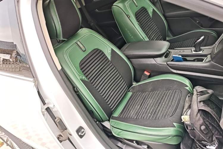 Used Cadillac XT5 2018 25T Luxury Model Right Front Seat
