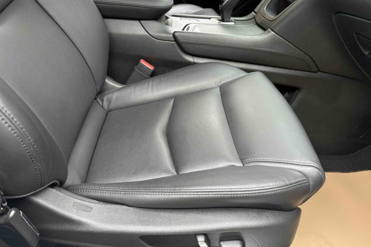 Used Cadillac XT5 2018 25T Luxury Model Right Front Seat