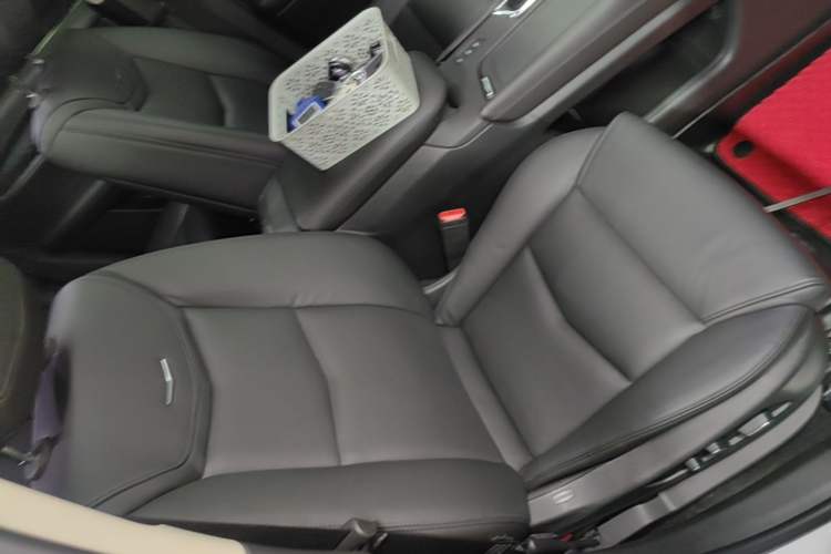 Used Cadillac XT5 2018 28T Four-Wheel Drive Luxury Model Right Front Seat
