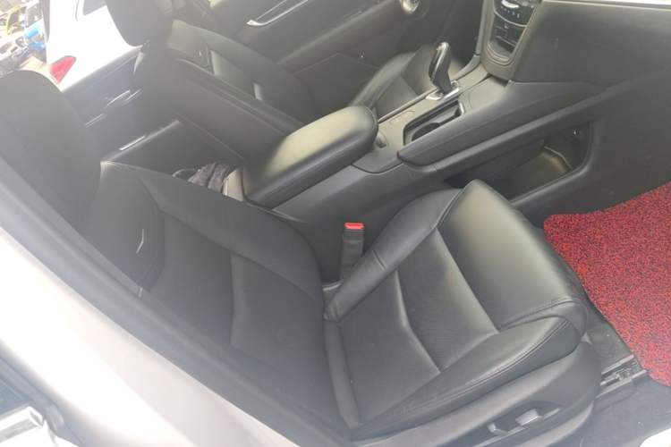 Used Cadillac XT5 2018 25T Luxury Model Right Front Seat