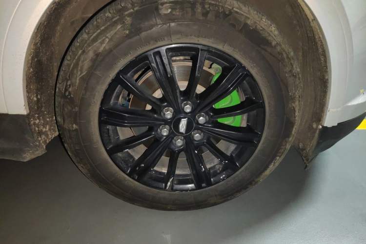 Used Cadillac XT5 2018 28E Four-Wheel Drive Tech Version Right Front Wheel Hub