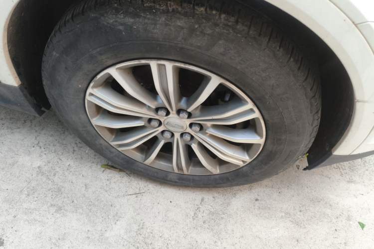 Used Cadillac XT5 2018 25T Luxury Model Right Front Wheel Hub