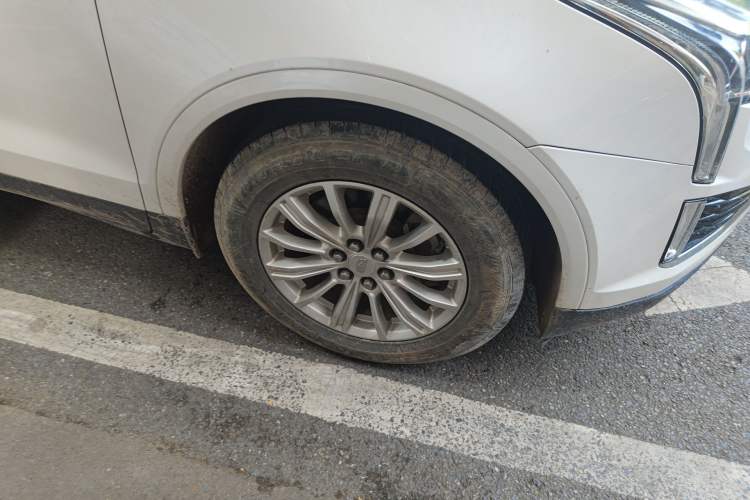 Used Cadillac XT5 2018 25T Tech Model Right Front Wheel Hub