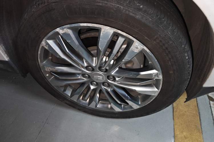 Used Cadillac XT5 2018 28E Four-Wheel Drive Leading Version Right Front Wheel Hub