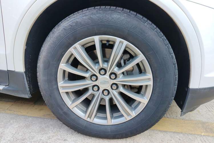 Used Cadillac XT5 2018 28T Four-Wheel Drive Luxury Model Right Front Wheel Hub