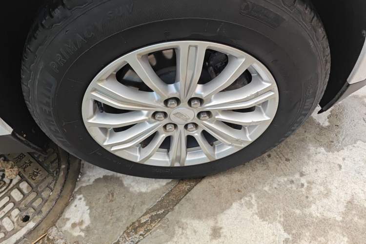 Used Cadillac XT5 2018 28E Four-Wheel Drive Tech Version Right Front Wheel Hub