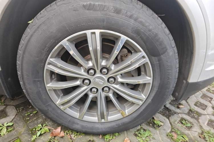 Used Cadillac XT5 2018 25T Luxury Model Right Front Wheel Hub