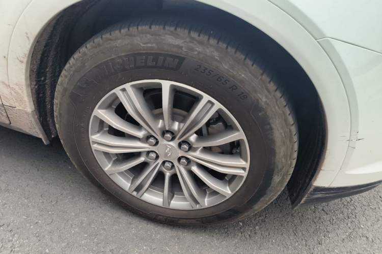 Used Cadillac XT5 2018 28T Four-Wheel Drive Luxury Model Right Front Wheel Hub