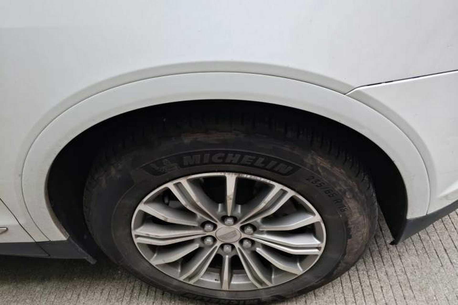 Used Cadillac XT5 2018 25T Luxury Model Right Front Wheel Hub