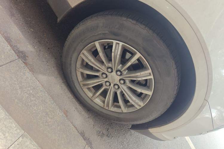 Used Cadillac XT5 2018 28T Four-Wheel Drive Luxury Model Right Front Wheel Hub