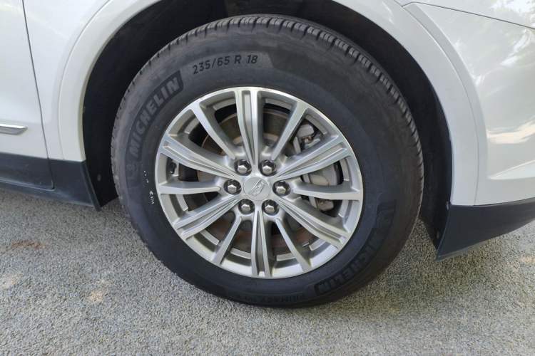 Used Cadillac XT5 2018 28T Four-Wheel Drive Luxury Model Right Front Wheel Hub