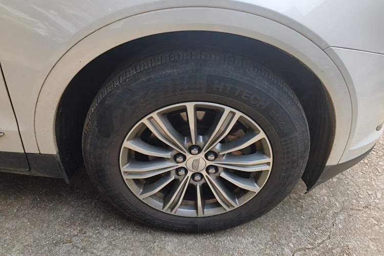 Used Cadillac XT5 2018 28T Four-Wheel Drive Luxury Model Right Front Wheel Hub