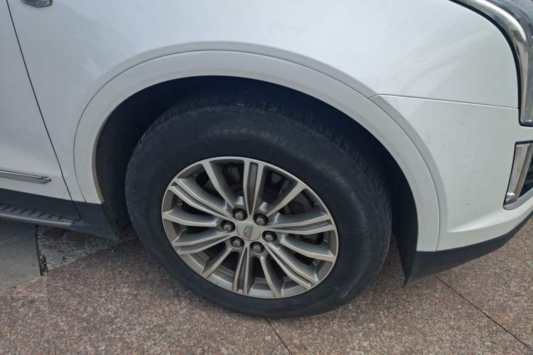 Used Cadillac XT5 2018 25T Luxury Model Right Front Wheel Hub