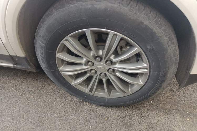 Used Cadillac XT5 2018 28T Four-Wheel Drive Luxury Model Right Front Wheel Hub