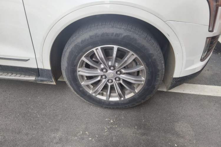 Used Cadillac XT5 2018 25T Luxury Model Right Front Wheel Hub