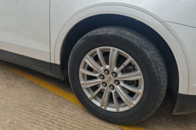 Used Cadillac XT5 2018 28E Four-Wheel Drive Tech Version Right Front Wheel Hub