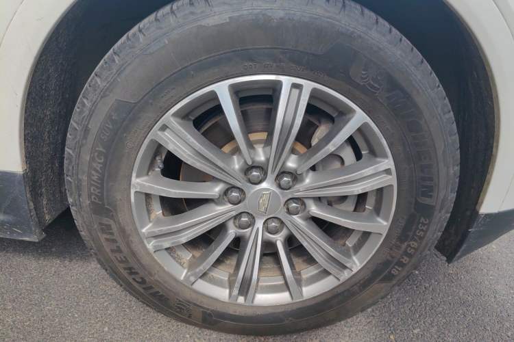 Used Cadillac XT5 2018 25T Luxury Model Right Front Wheel Hub