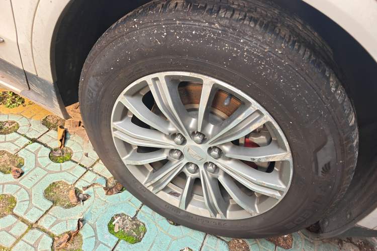 Used Cadillac XT5 2018 25T Luxury Model Right Front Wheel Hub